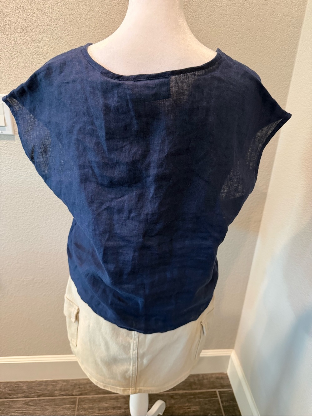 Cynthia Rowley Navy Linen Tie-Front V-Neck Top - Picture 3 of 7